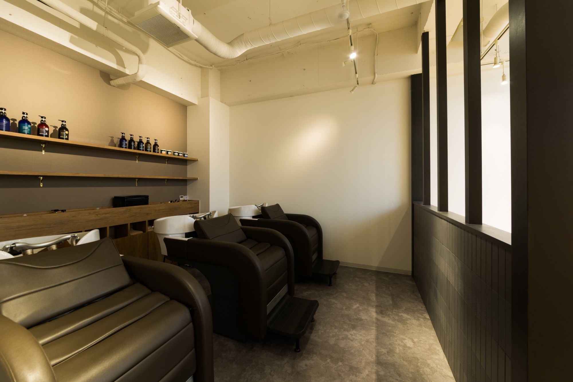 【文の里】≪定着率91%≫≪社会保険完備の日祝定休≫≪企業型iDeCoへ加入できる!≫平均月収30万円以上!営業後のレッスンも無いのでプライベートも充実!「Rema by emt(レーマバイエント)」からスタイリスト(美容師)の求人☆☆