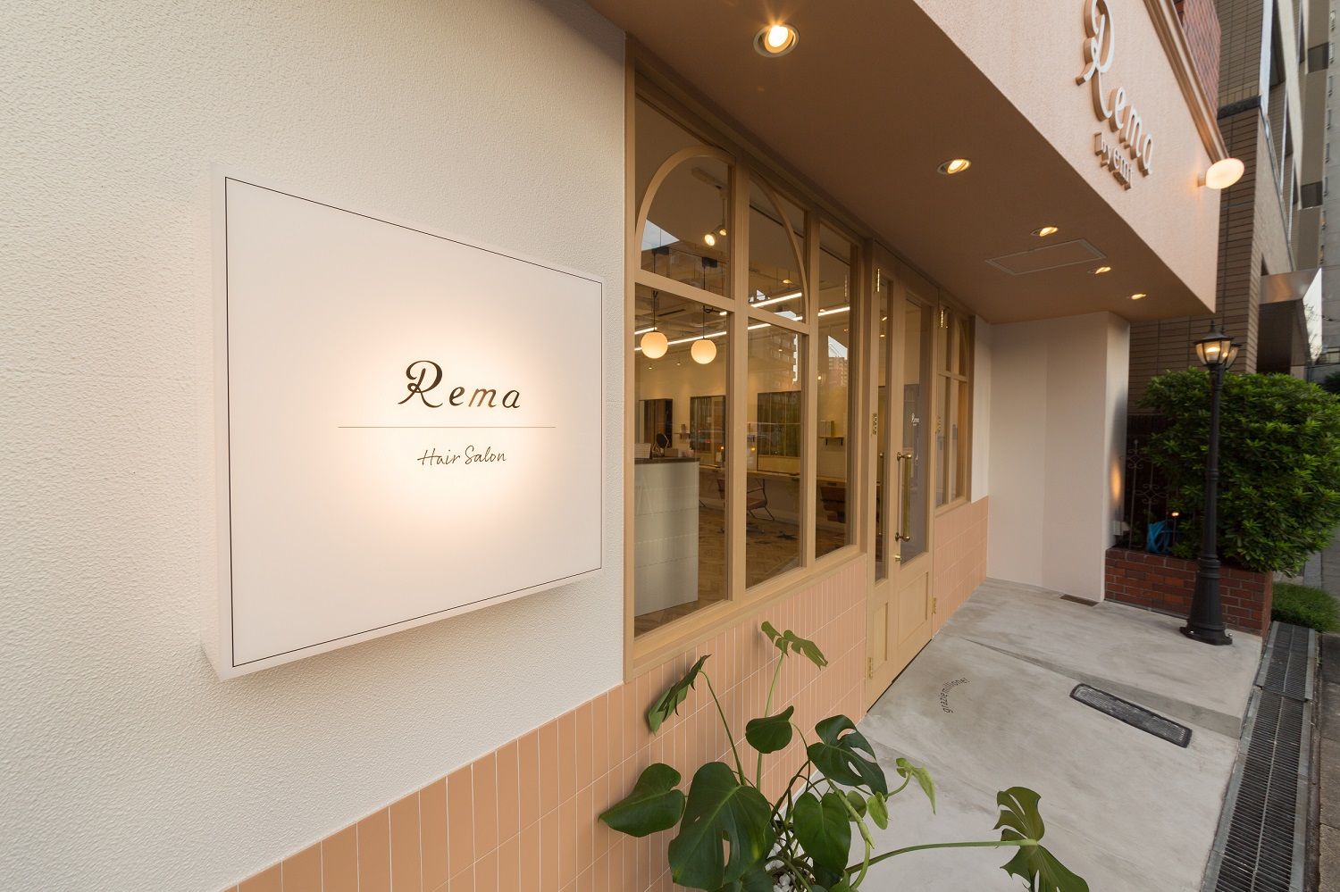 【文の里】≪定着率91%≫≪社会保険完備の日祝定休≫≪企業型iDeCoへ加入できる!≫平均月収30万円以上!営業後のレッスンも無いのでプライベートも充実!「Rema by emt(レーマバイエント)」からスタイリスト(美容師)の求人☆☆