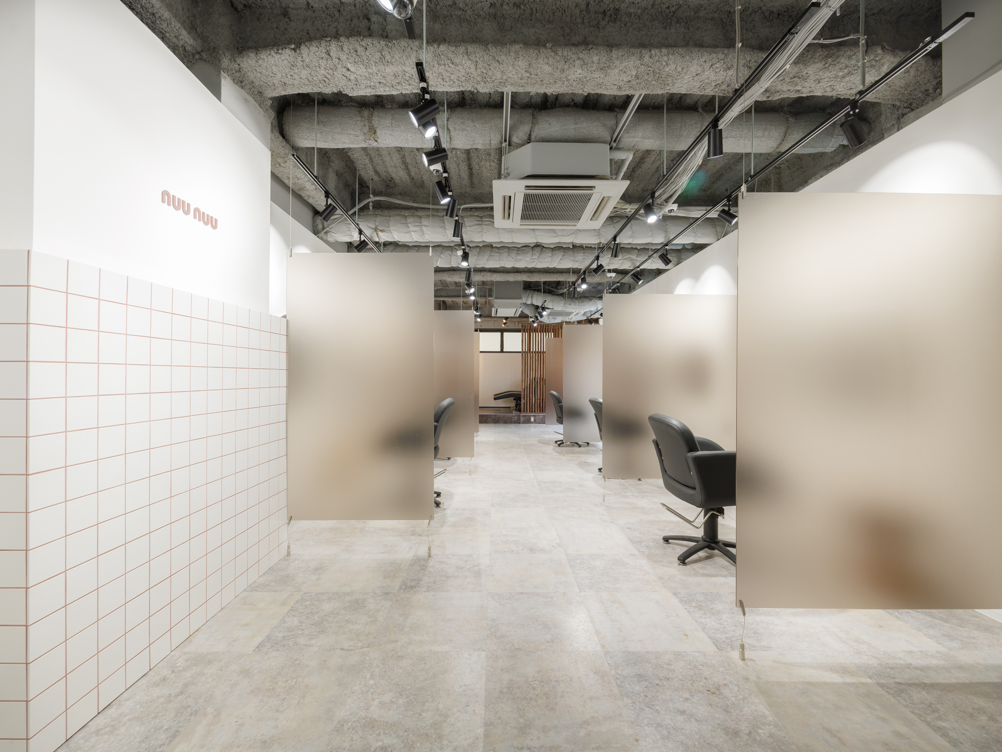 【鶴ヶ峰】◆売上最大70％還元◆今までの概念を覆す、完全自由な業務委託サロン！もちろん正社員やパート雇用も可能です！メニューや勤務時間などあなたの希望に合わせた働き方ができる「nuu nuu（ヌーヌー）」からスタイリスト（美容師）の求人☆★