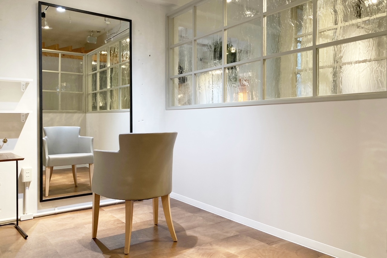 【上本町】≪定着率91％≫≪社会保険完備の日祝定休≫≪企業型iDeCoへ加入できる！≫有休消化推奨サロンで、平日18時CLOSEなのでプライベートも充実！入客チャンスもあるので安心！女性が長く働いていける「petica by emt（ペチカバイエント）」からスタイリスト（美容師）の求人☆☆