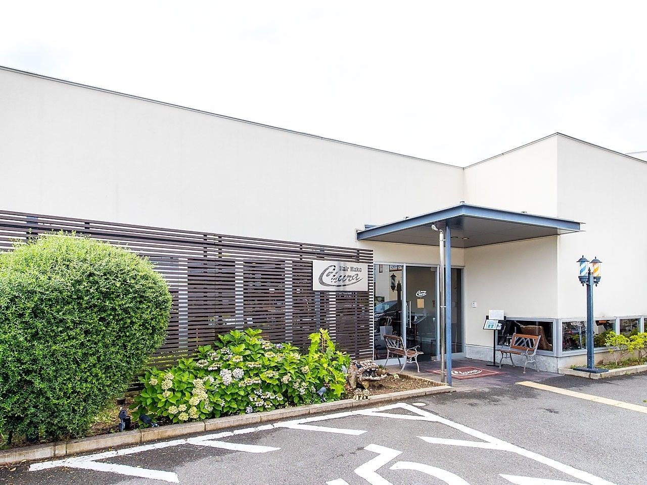 【小金台】 月給22万円以上  月8日休み・有給休暇あり  社会保険完備  19時営業終了  引越し費用10万円or寮を選択可能 安心して長く働いていけるように充実した条件が揃っています！「Hair Make Chura 富田林店（ヘアーメイクチュラトンダバヤシテン）」からアシスタント（美容師・理容師）の求人☆★