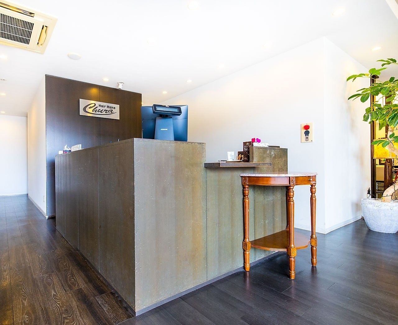 【小金台】 月給22万円以上  月8日休み・有給休暇あり  社会保険完備  19時営業終了  引越し費用10万円or寮を選択可能 安心して長く働いていけるように充実した条件が揃っています！「Hair Make Chura 富田林店（ヘアーメイクチュラトンダバヤシテン）」からアシスタント（美容師・理容師）の求人☆★