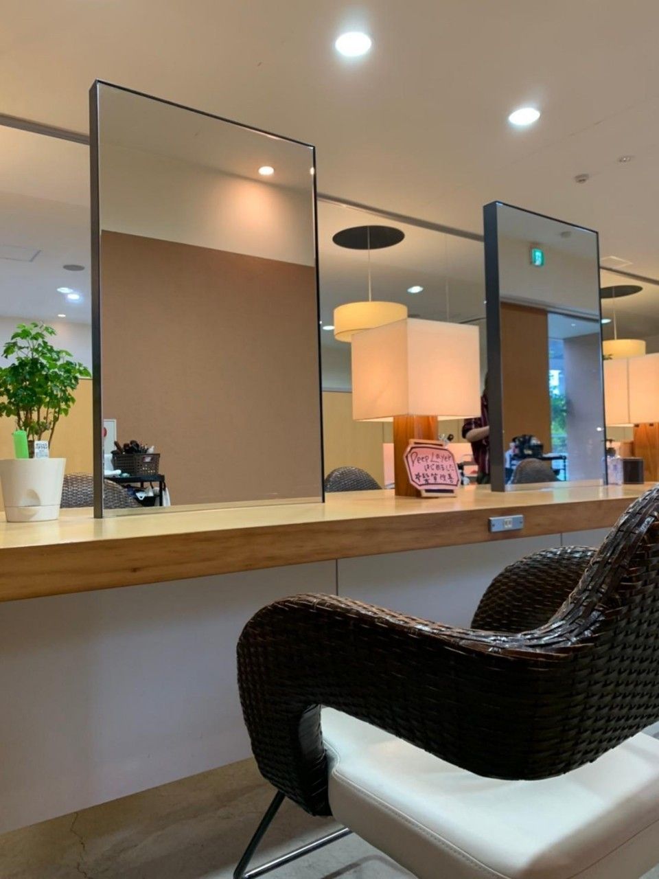 【和泉中央】≪月給22万円以上≫≪月8日休み・有給休暇あり≫≪社会保険完備≫≪19時営業終了で残業なし≫≪引越し費用10万円or寮を選択可能≫安心して長く働いていけるように充実した条件面を整えています!!「Hair Make Chura 和泉中央店(ヘアーメイクチュライズミチュウオウテン)」からアシスタント(美容師・理容師)の求人☆★