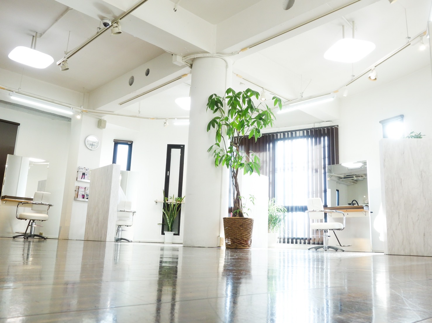 【JR舞子】あなたの未来が変わる会社です≪新卒生・通信生・未経験OK≫≪完全週休2日制≫≪社会保険完備≫≪平均20時退勤≫勤務年数に応じて有給休暇もあり!地域密着のアットホームサロン。カラーリストも大歓迎「atelier ARCHE(アトリエアルシュ)」からアシスタント・カラーリスト(美容師)の求人☆★☆