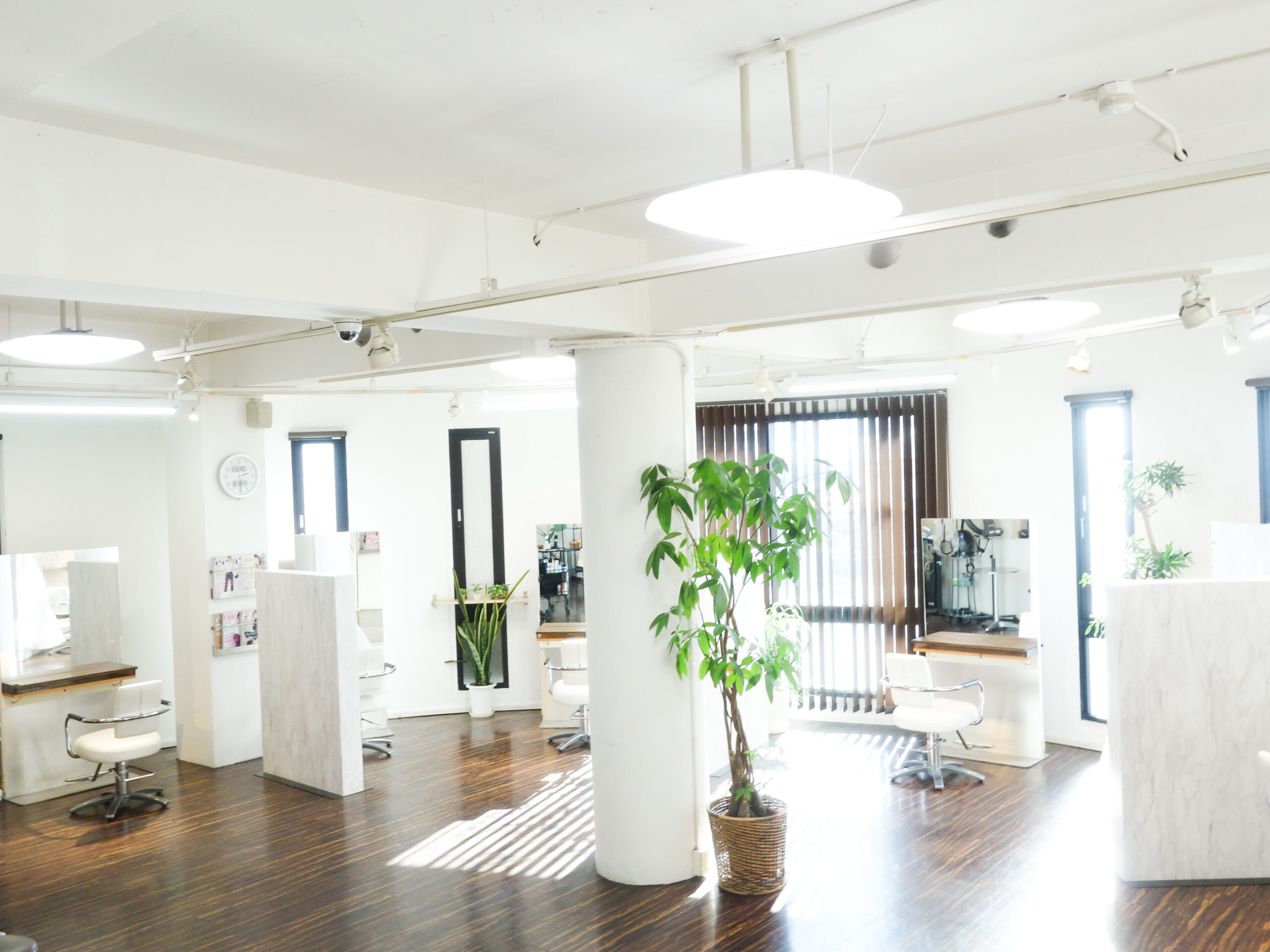 【JR舞子】あなたの未来が変わる会社です≪新卒生・通信生・未経験OK≫≪完全週休2日制≫≪社会保険完備≫≪平均20時退勤≫勤務年数に応じて有給休暇もあり!地域密着のアットホームサロン。カラーリストも大歓迎「atelier ARCHE(アトリエアルシュ)」からアシスタント・カラーリスト(美容師)の求人☆★☆
