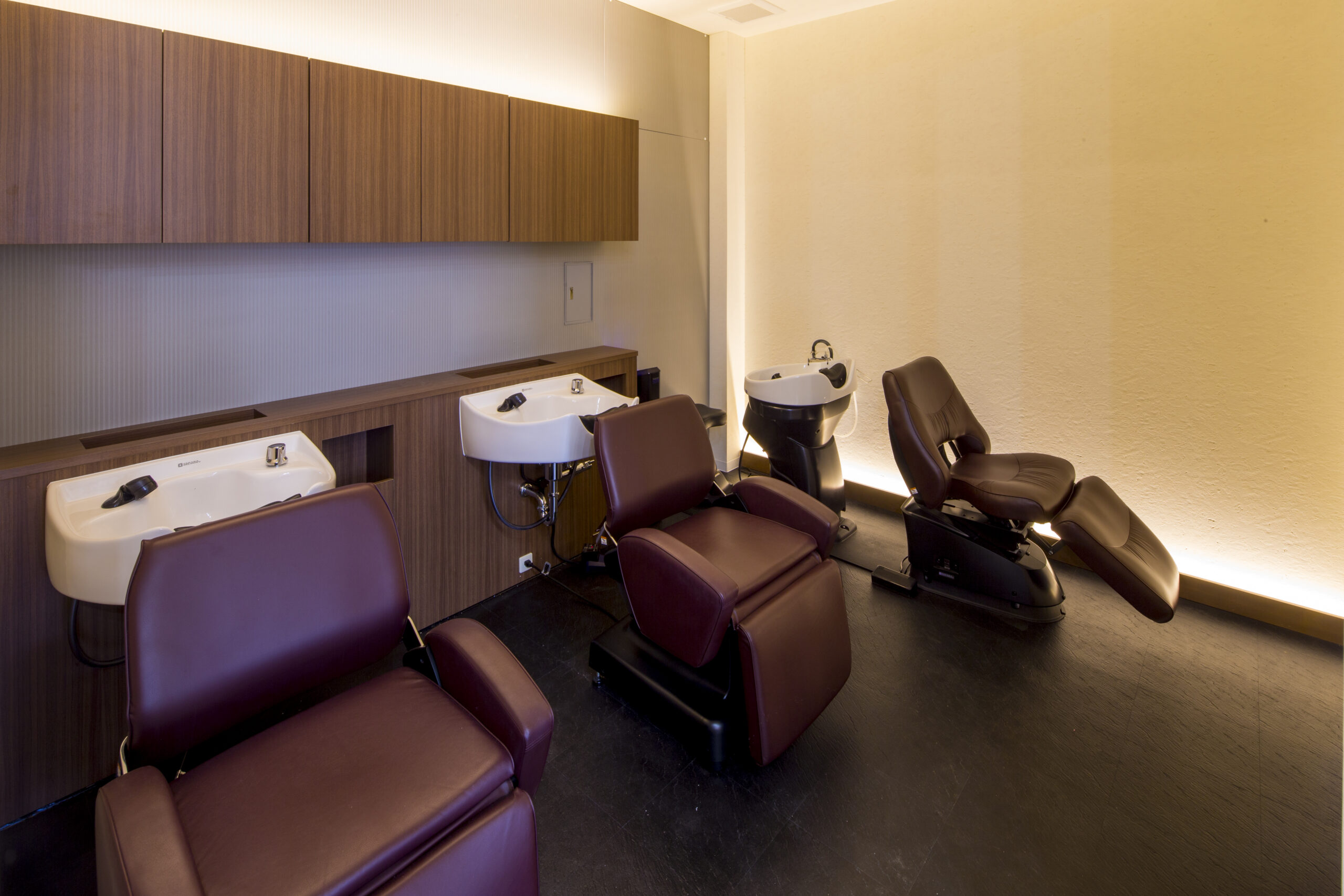 【西神中央】≪完全週休2日制≫≪社会保険完備≫有給休暇の消化率90％以上！一人一人のお客様にしっかり関わっていける環境です！地域密着のアットホームサロン「RITZ（リッツ）」からスタイリスト（美容師）の求人☆★☆