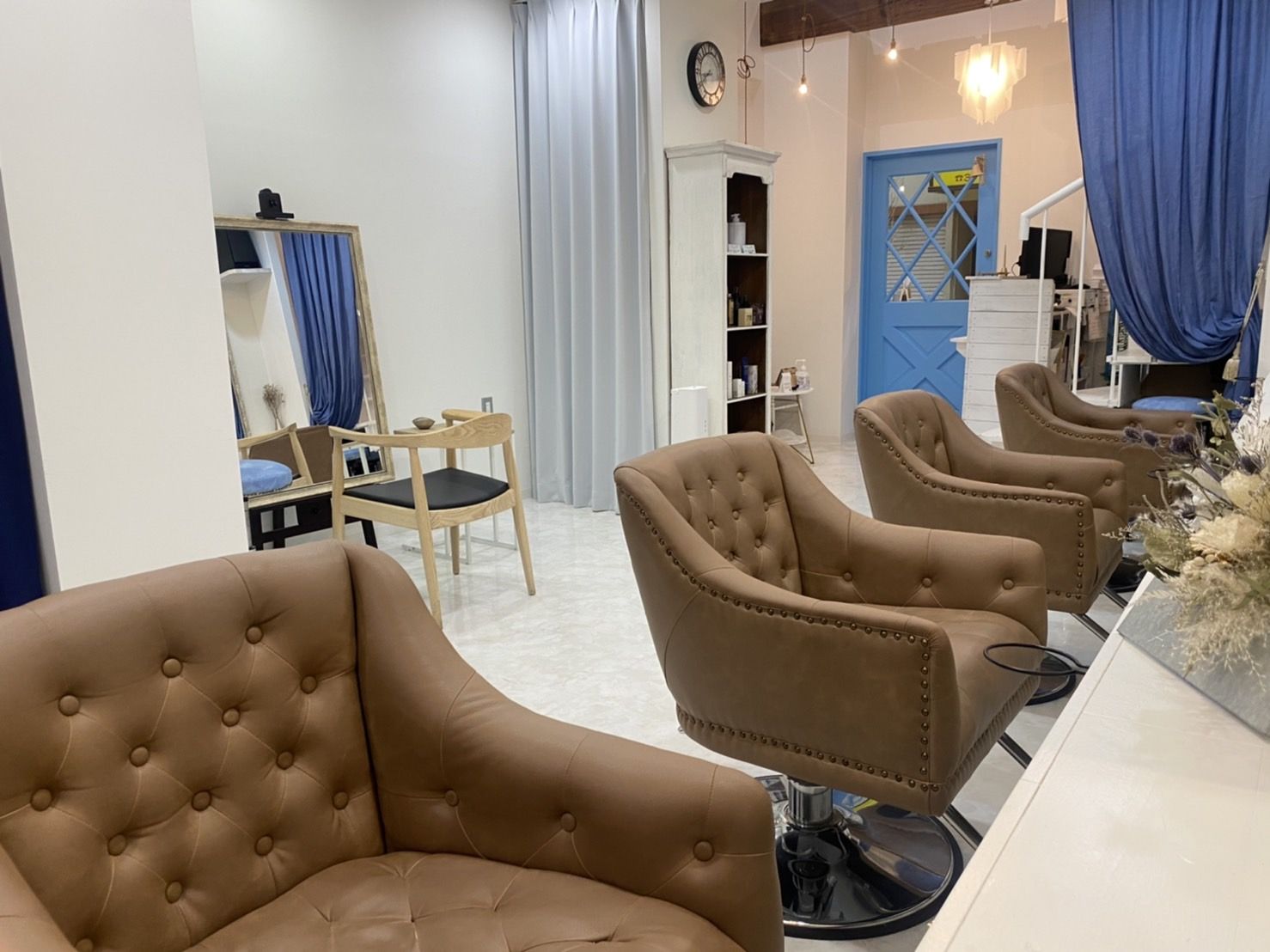 【中崎町】≪月8,9日休み≫≪社会保険完備≫≪最短1年半でデビュー可能≫≪女性スタッフが多い≫韓国スタイルやトレンド発信型のサロン！営業時間内レッスンも可能！20代のお客様が多数来店するナチュラルテイストのサロン！「F. hair & relaxation（エフヘアーアンドリラクゼーション）」からアシスタント（美容師）求人☆☆