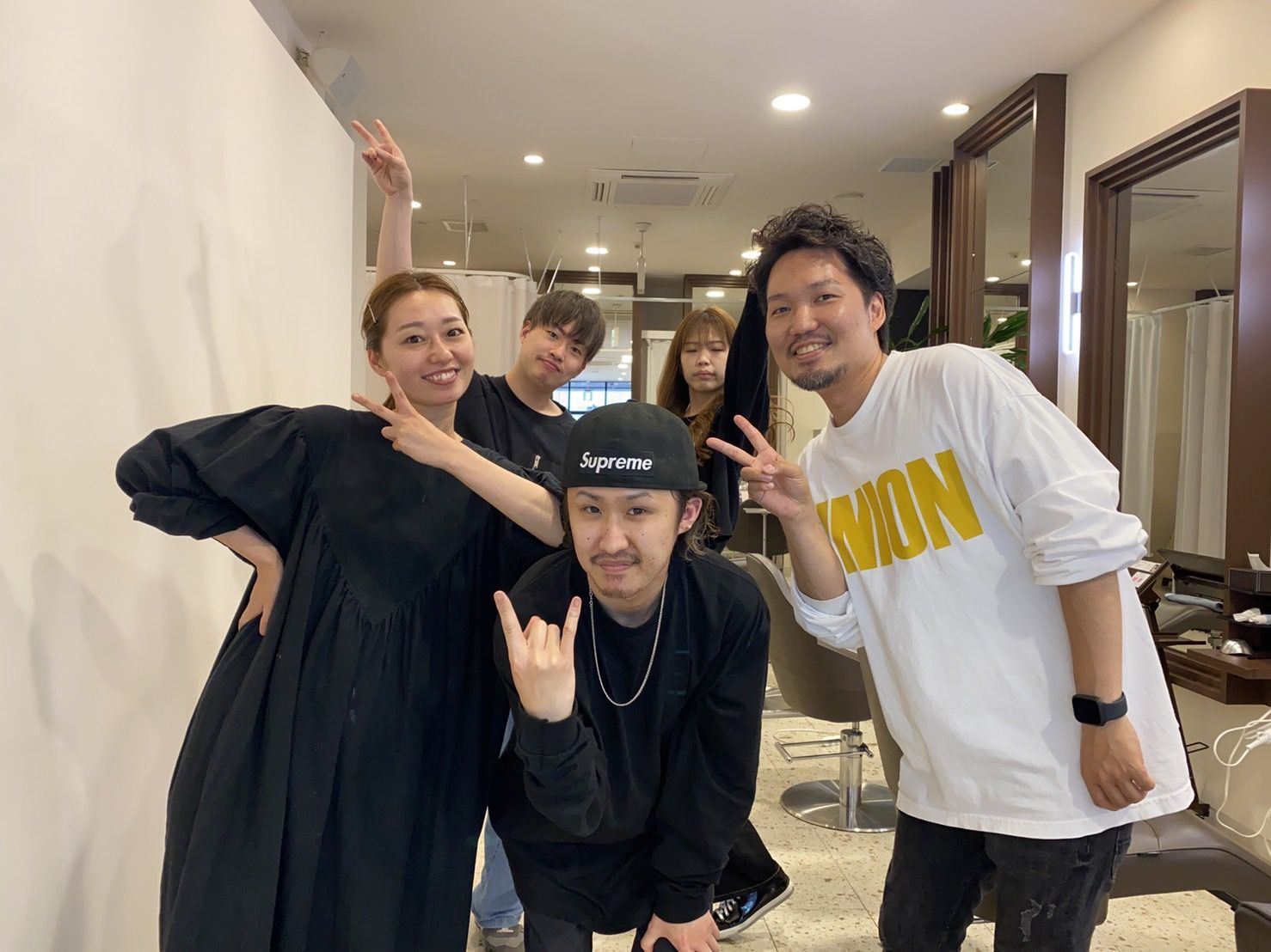 【三宮】≪アシスタント専任として働ける方募集!≫≪残業なし≫スタッフの仲の良さが魅力のアットホームサロン!髪を内側から綺麗にするをテーマに美意識の高いお客様から支持されています!「Acura.三宮店(アクラサンノミヤテン)」からアシスタント(美容師)の求人☆★