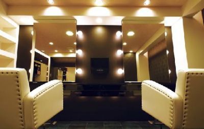 【二上】▼△社会保険完備▽▲質の高い技術力・接客で沢山の方に愛されている人気店♪やりたい事をバックアップして頂けて技術を磨けるチャンスがたくさんあるので、長く働ける環境♪”steller PREMIUM(ステラプレミアム)”よりアシスタント(美容師)の求人☆★