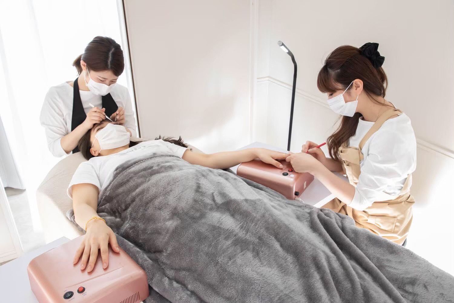 【元町】≪まつげパーマ・アイブロウ専任などもスタッフ歓迎！≫≪研修のバックアップ体制充実≫≪完全週休2日≫≪社会保険完備≫≪保育園併設≫≪実働8時間≫読者モデルさんも多数来店をされるトータルビューティーサロン！「Silk de River（シルクドリバー）」からアイリスト（まつげエクステ・まつげパーマ・アイブロウ）の求人☆☆