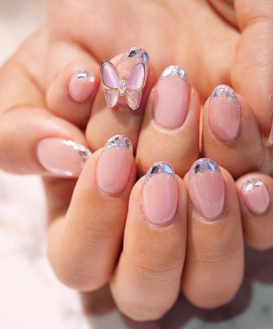 【元町】≪外部講師による営業時間内の研修！≫≪社会保険完備≫≪保育園併設≫≪早番18:30退勤≫≪正社員は月10日or月8日休み選択可≫読者モデルさんも多数来店をされるトータルビューティーサロン！沢山のリピーターを生み読者モデルさんや著名人の方が通うオシャレサロン「Silk de River（シルクドリバー）」からネイリスト（ネイル）の求人☆☆