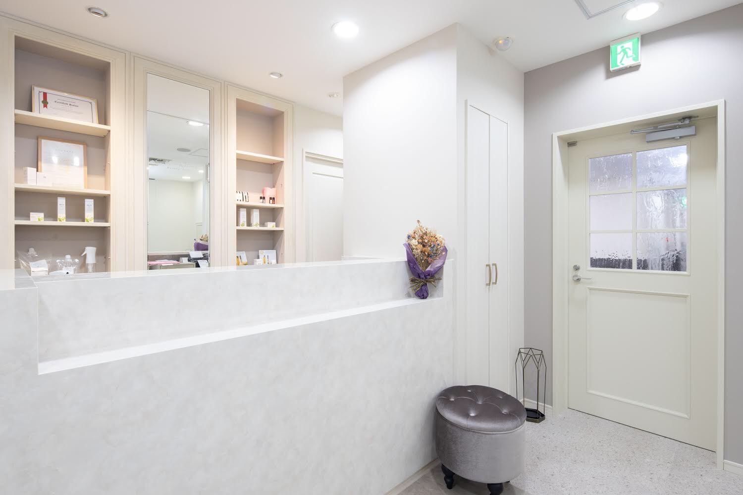 【元町】≪外部講師による営業時間内の研修！≫≪社会保険完備≫≪保育園併設≫≪早番18:30退勤≫≪正社員は月10日or月8日休み選択可≫読者モデルさんも多数来店をされるトータルビューティーサロン！沢山のリピーターを生み読者モデルさんや著名人の方が通うオシャレサロン「Silk de River（シルクドリバー）」からネイリスト（ネイル）の求人☆☆