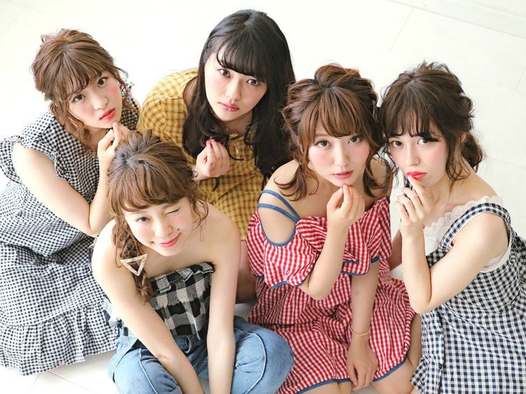 【梅田第4ビル】≪月約10日休み≫≪月給25〜33万円≫≪社会保険完備≫中途採用でも馴染みやすい環境！女性美容師がキラキラ輝けるサロン「Pinot UMEDA（ピノウメダ）」からスタイリスト（美容師）の求人☆☆