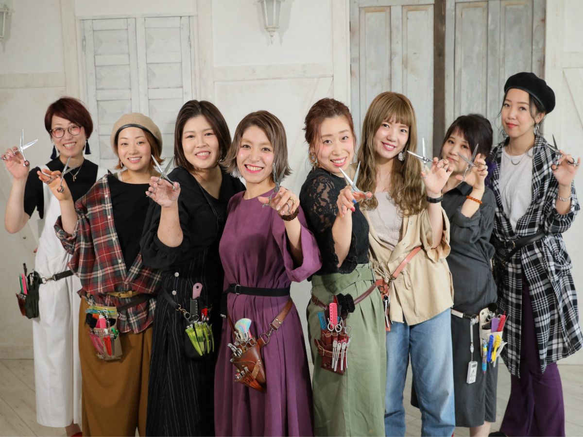 【梅田第4ビル】≪月約10日休み≫≪月給25〜33万円≫≪社会保険完備≫中途採用でも馴染みやすい環境！女性美容師がキラキラ輝けるサロン「Pinot UMEDA（ピノウメダ）」からスタイリスト（美容師）の求人☆☆