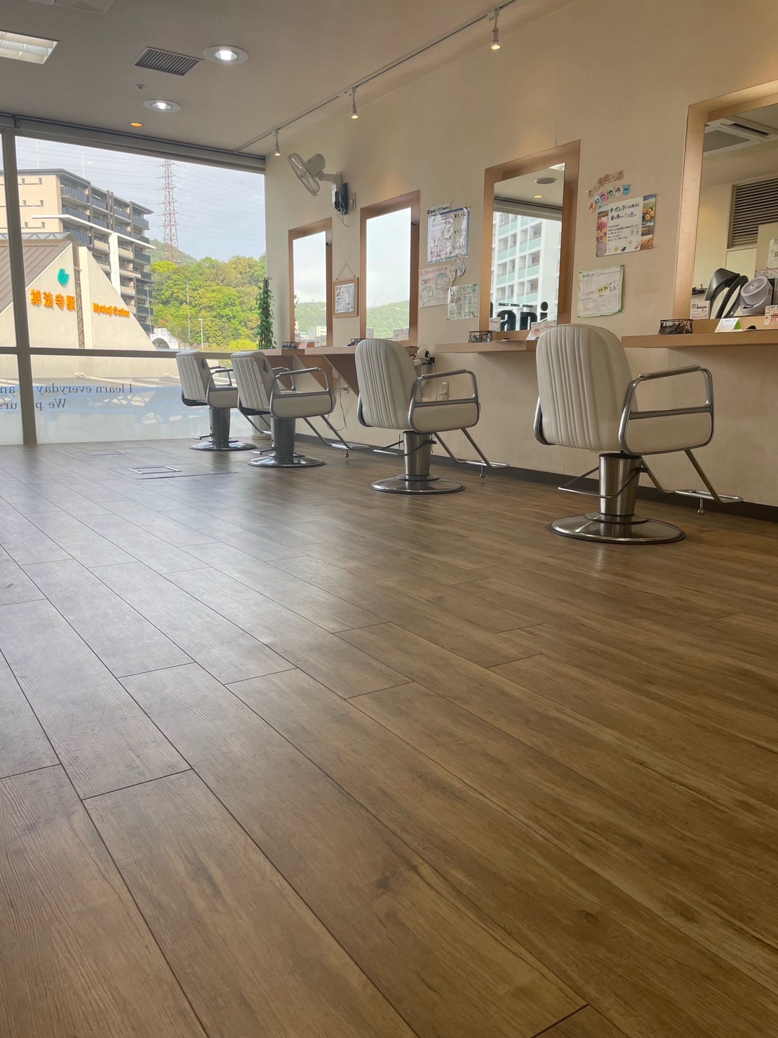 【妙法寺】≪月給25万円≫≪完全週休2日制≫≪実働8時間≫≪時短社員制度あり≫≪週2日からOK≫待遇面が充実した環境で長く働きませんか?お客様から定評のあるアットホームサロン「Hair&Make maDi リファーレ店(ヘアアンドメイクマディリファーレテン)」からスタイリスト(美容師)の求人☆★☆