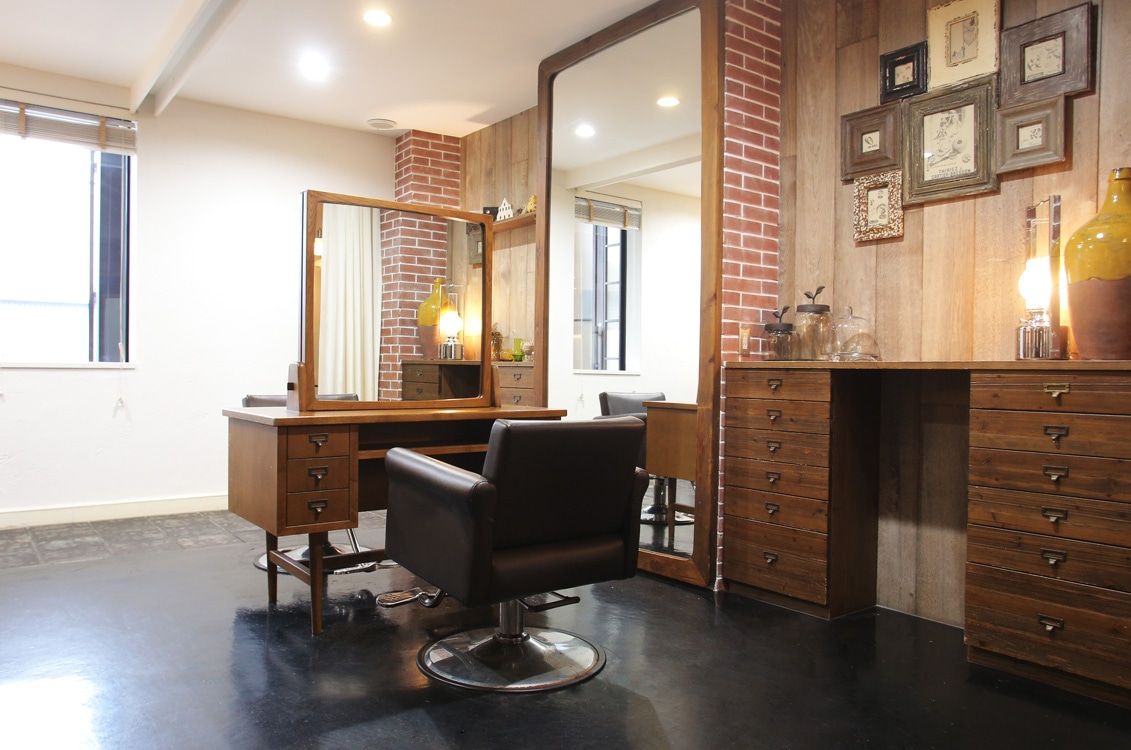 【金剛】≪完全週休2日制≫≪社会保険完備≫抜群のホスピタリティ！外部講習、勉強会など他サロンさんとの交流も多いので、技術だけじゃなく人間的にも成長できます！「mondo Emerald（モンドエメラルド）」からアシスタント（美容師）の求人★☆