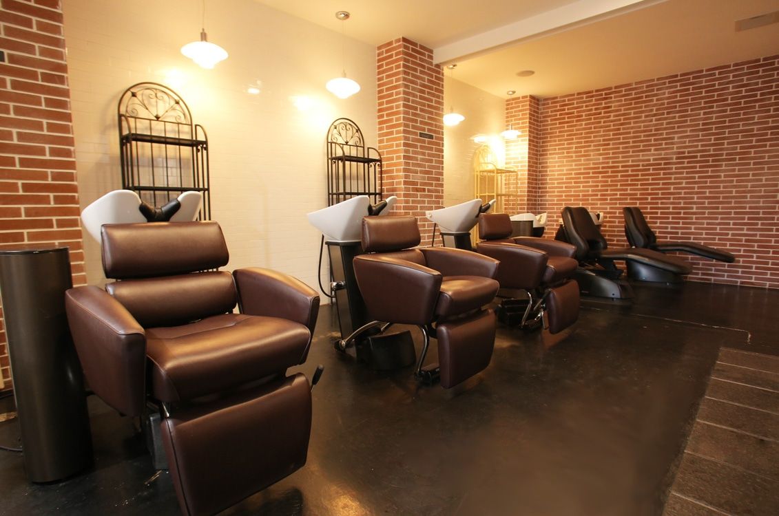 【金剛】≪完全週休2日制≫≪社会保険完備≫抜群のホスピタリティ！外部講習、勉強会など他サロンさんとの交流も多いので、技術だけじゃなく人間的にも成長できます！「mondo Emerald（モンドエメラルド）」からアシスタント（美容師）の求人★☆