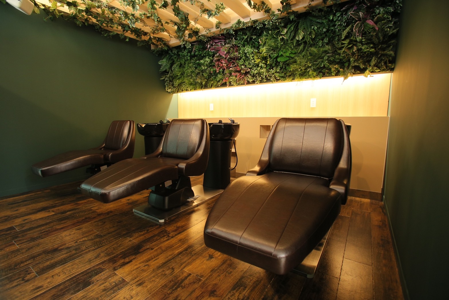 【近鉄富田林駅】≪月給21万円≫≪完全週休2日制≫≪有給休暇あり≫≪社会保険完備≫地域密着で展開する人気ヘアサロン!生涯美容師として活躍出来る環境を整え、人と人との繋がりを大切にする会社です!「Lego Hair 富田林店(レゴヘアートンダバヤシテン)」からアシスタント(美容師)の求人☆★