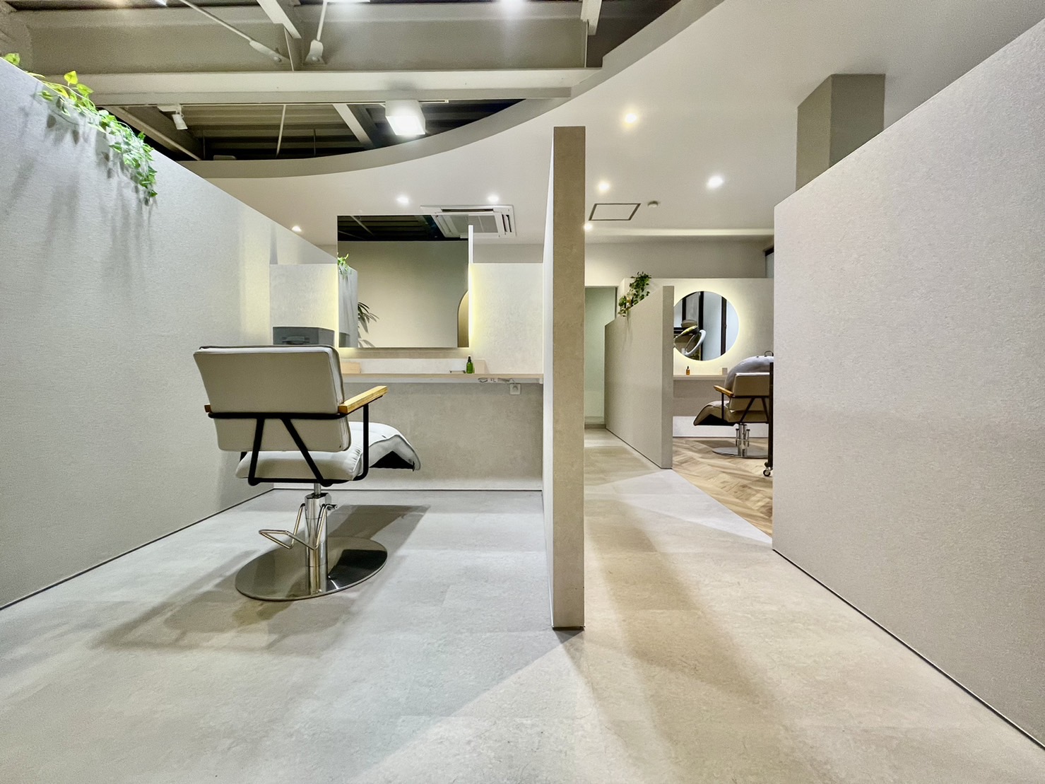 【金剛】≪平均給与30万円≫≪完全週休2日制≫≪有給休暇≫≪社会保険完備≫全席半個室のスタイリストだけのヘアサロン！マンツーマンでの髪質改善が大人気の高単価サロン！「BIN 美髪クリニック（ビーアイエヌビハツクリニック）」からスタイリスト（美容師）の求人☆★