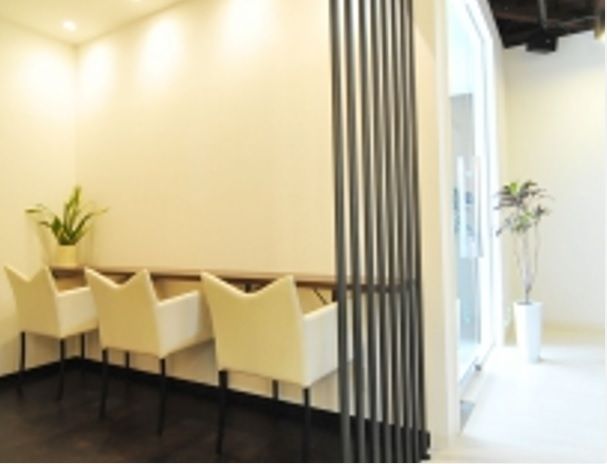 【JR立花】≪正社員・パートから選択OK≫≪月火定休≫お客様との距離も近く、アットホームな環境!プライベートと仕事とでしっかりメリハリをつけて働くことが出来る!地域密着型で地元から愛されているサロン「BRIGHT(ブライト)」からスタイリスト(美容師)の求人☆★☆