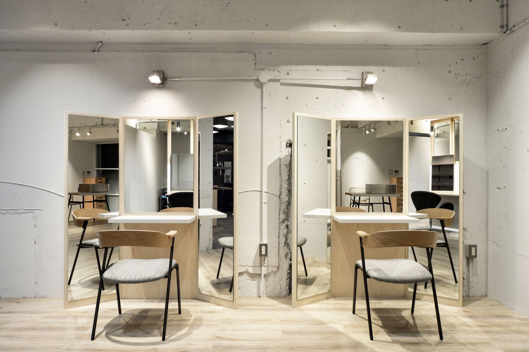 【二条】≪月8,9日休み≫≪社会保険完備≫≪営業時間内レッスンOK≫≪有給休暇あり≫頑張り次第で1年半でデビュー可能！スタッフがやりたいことを叶えてくれるサロン！着付けや撮影も学べる！ヘアケアに特化し20～30代の年齢層のお客様に愛されるサロン！「efesto（エフェスト）」からアシスタント（美容師）の求人☆★☆