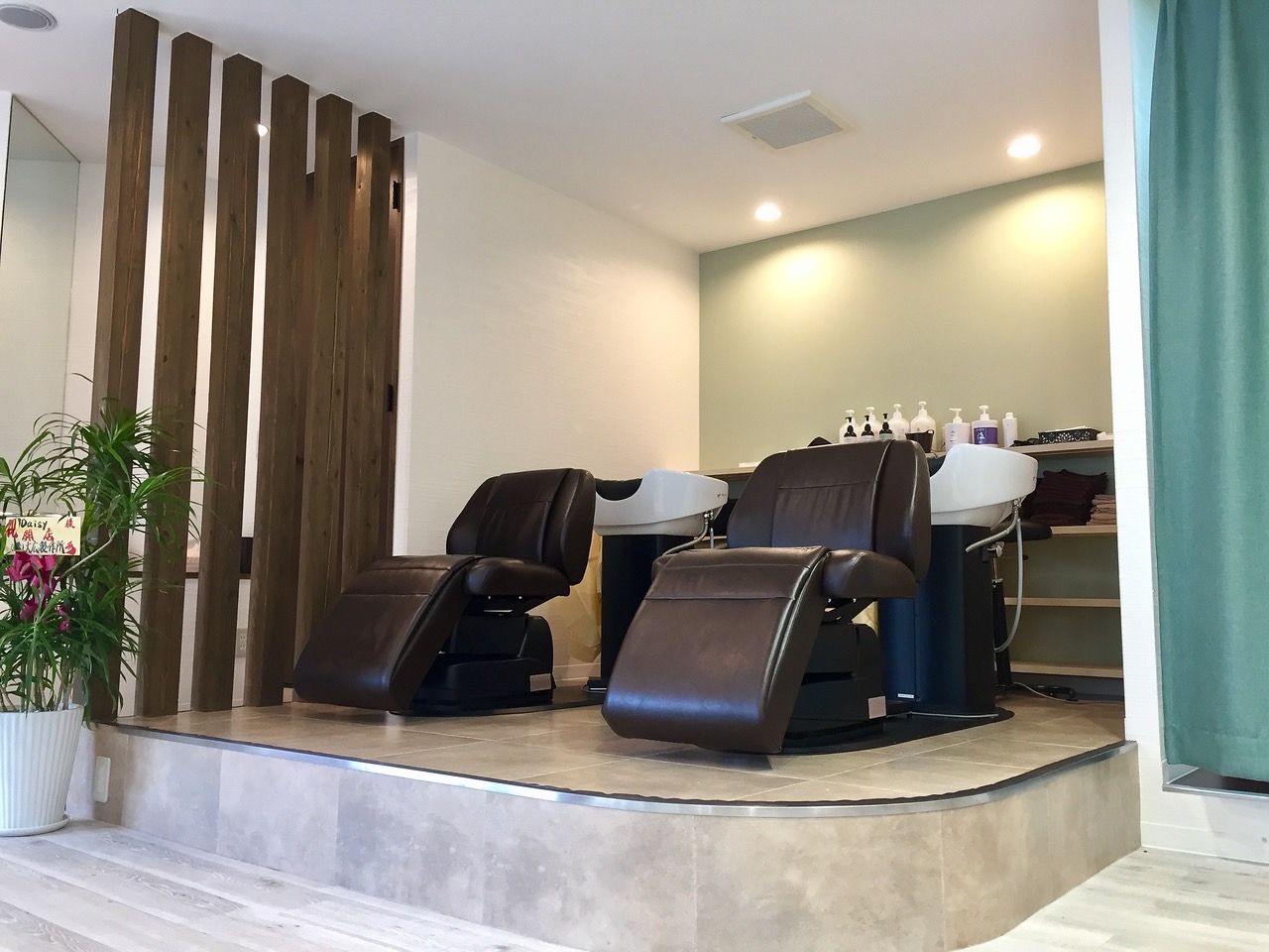 【大開】≪月8〜10日休み≫≪平均17時半退勤≫仕事とプライベートとでしっかりメリハリをつけられる環境！地域密着型のアットホームサロン「Daisy（デイジー）」からアシスタント（美容師）の求人☆★