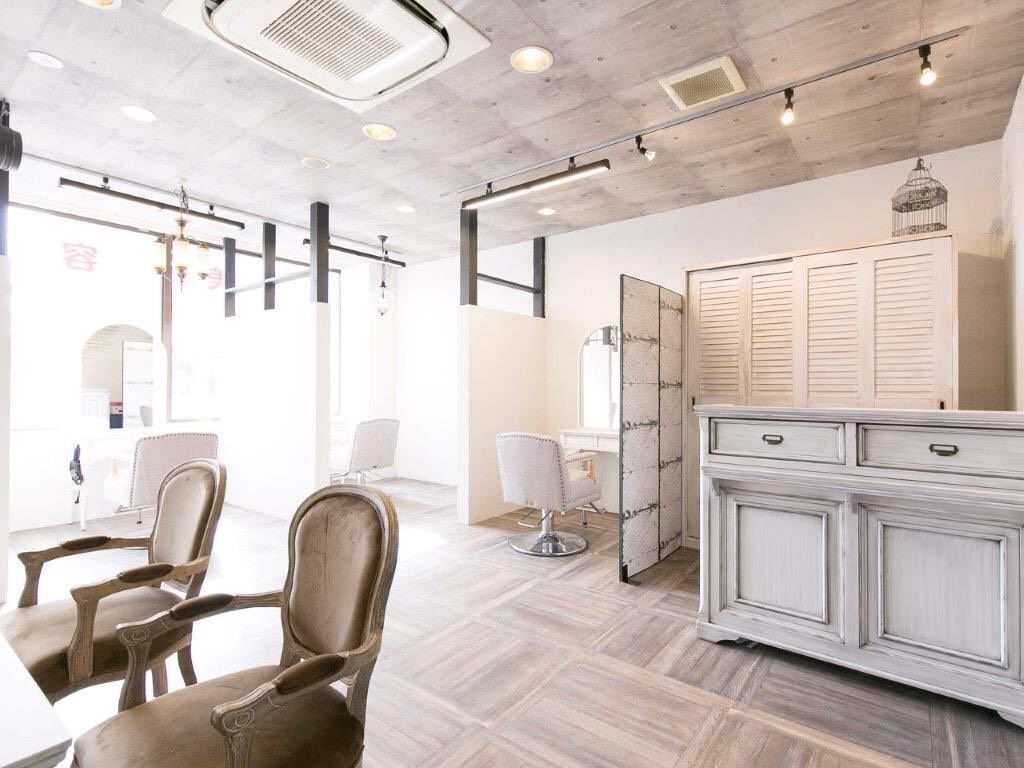 【寝屋川市駅】≪月8,9日休み≫≪土日休み可能≫≪社会保険完備≫≪最短1年半以内でデビュー可能≫営業時間内レッスンOK！スタッフも皆仲良しで人間関係良好！社員旅行もあり◎メリハリをつけて一流の美容師を目指しましょう！！「veretta.〜neyagawa〜（ベレッタネヤガワ）」からアシスタント（美容師）の求人☆★