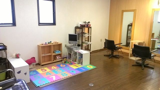 【浅香山】≪月給24万円〜≫≪完全週休2日≫≪社会保険完備≫≪17時受付終了≫とのつながりを大切にしてます！地域で長年支持される人気サロンです。スタイリストまでの教育体制はバッチリ！「MOLLA SALON 浅香山店（モーラサロンアサカヤマテン）」からアシスタント（美容師）の求人★☆