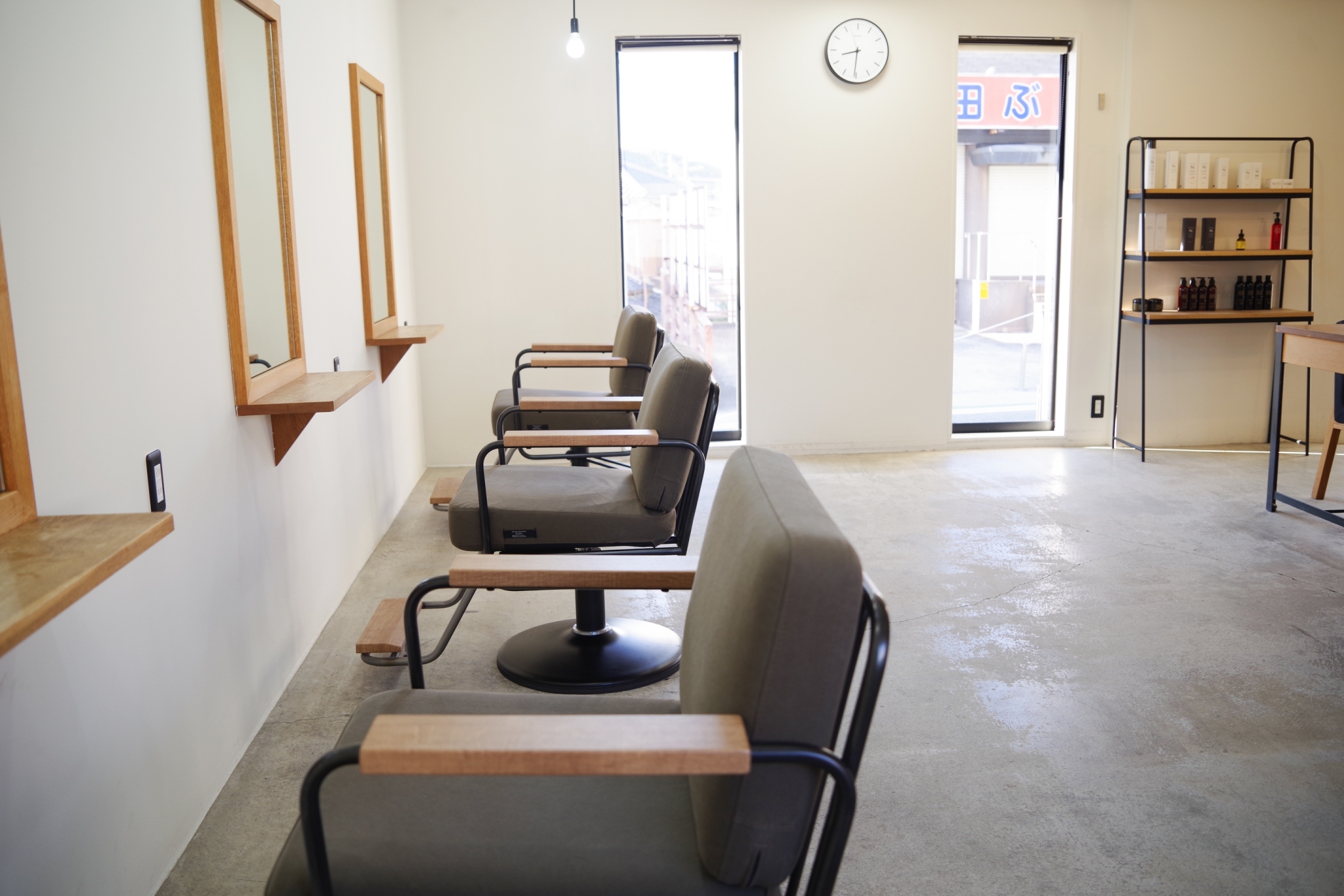 【河内長野駅前】≪月8,9日休み≫≪社会保険完備≫≪賞与あり≫好条件で福利厚生も整い安心して働ける体制です!将来困らない美容技術を無理なく楽しく取得できるヘアサロン!「tranq hair design(トランクヘアーデザイン)」からスタイリスト(美容師)の求人☆★☆