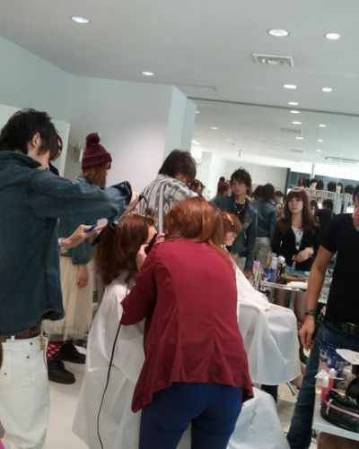 【新大宮】《社会保険完備＆月給19.7万円〜》某有名コレクションやオーディションのバックでの活動チャンス有り！サロンワーク以外でも幅広くチャレンジできる環境。「VENT-CLOUD（ヴァンクラウド）」からアシスタント（美容師・理容師）の求人★☆