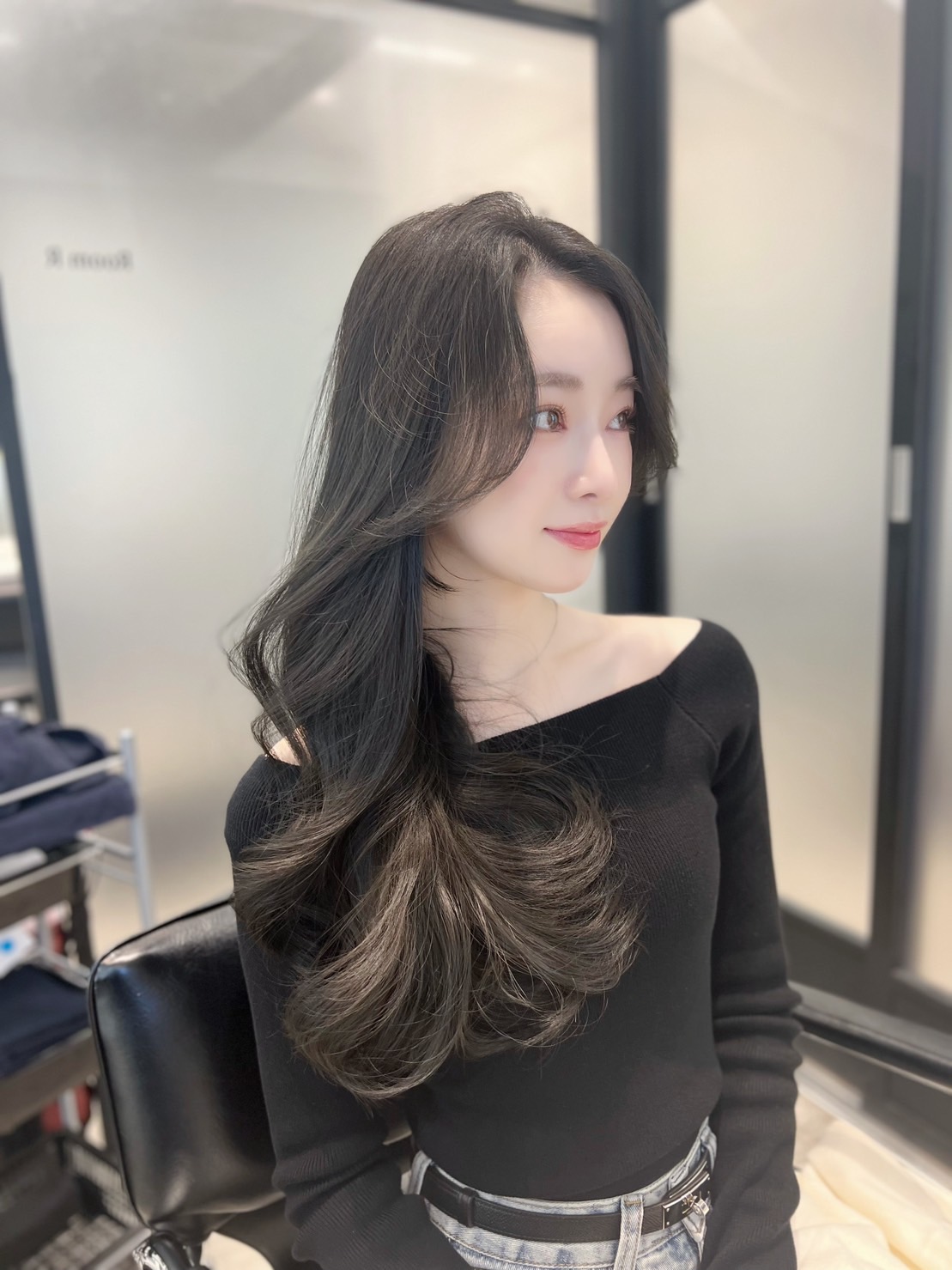 【梅田】≪未経験・通信生・新卒生歓迎≫≪最短1年でデビュー可能≫≪月8~10日休み選択制≫≪営業時間内レッスン可≫≪20時までに退勤可能≫≪社会保険完備≫≪土日祝休み月3日までOK≫≪有給消化率100%≫韓国ヘアが人気の高単価サロン!それぞれのなりたい美容師像に合わせたレッスンを行っていきます!「Sugar(シュガー)」からアシスタント(美容師)の求人☆★