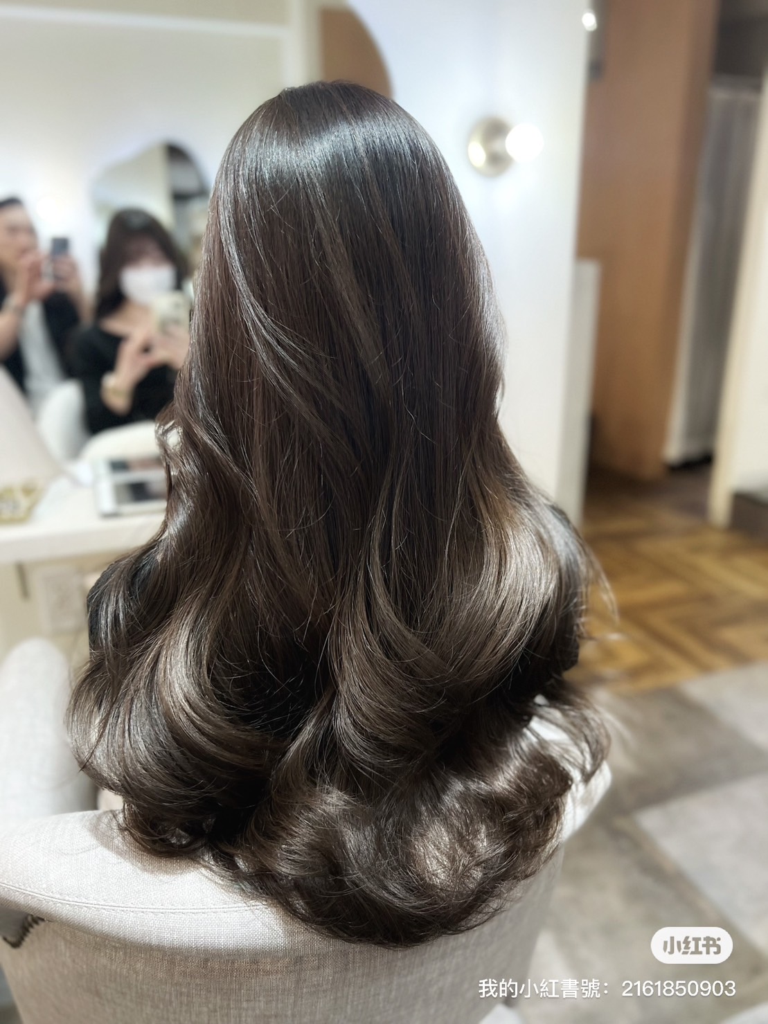 【梅田】≪未経験・通信生・新卒生歓迎≫≪最短1年でデビュー可能≫≪月8~10日休み選択制≫≪営業時間内レッスン可≫≪20時までに退勤可能≫≪社会保険完備≫≪土日祝休み月3日までOK≫≪有給消化率100%≫韓国ヘアが人気の高単価サロン!それぞれのなりたい美容師像に合わせたレッスンを行っていきます!「Sugar(シュガー)」からアシスタント(美容師)の求人☆★