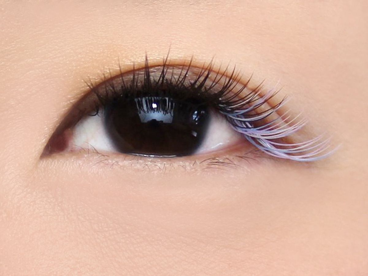 【四条烏丸】≪日曜定休☆社会保険完備☆20時まで☆≫高いリピート率で幅広い年齢層の方から愛されるサロン″Lily First（リリーファースト）″♪経験を十分に活かせ、社内講習でスキルアップもできる環境が整っています♪アイリスト（アイデザイナー・まつげエクステ）の求人☆☆