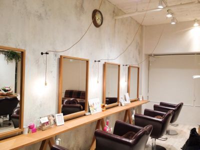 【津久野】≪完全週休2日制≫≪社会保険完備≫≪19時退勤≫ナチュラルアンティークで温かいヘアサロン!地域密着でとってもアットホームな雰囲気です!美容師として長く働ける環境ですよ!「grace(グレイス)」からアシスタント(美容師)の求人☆★