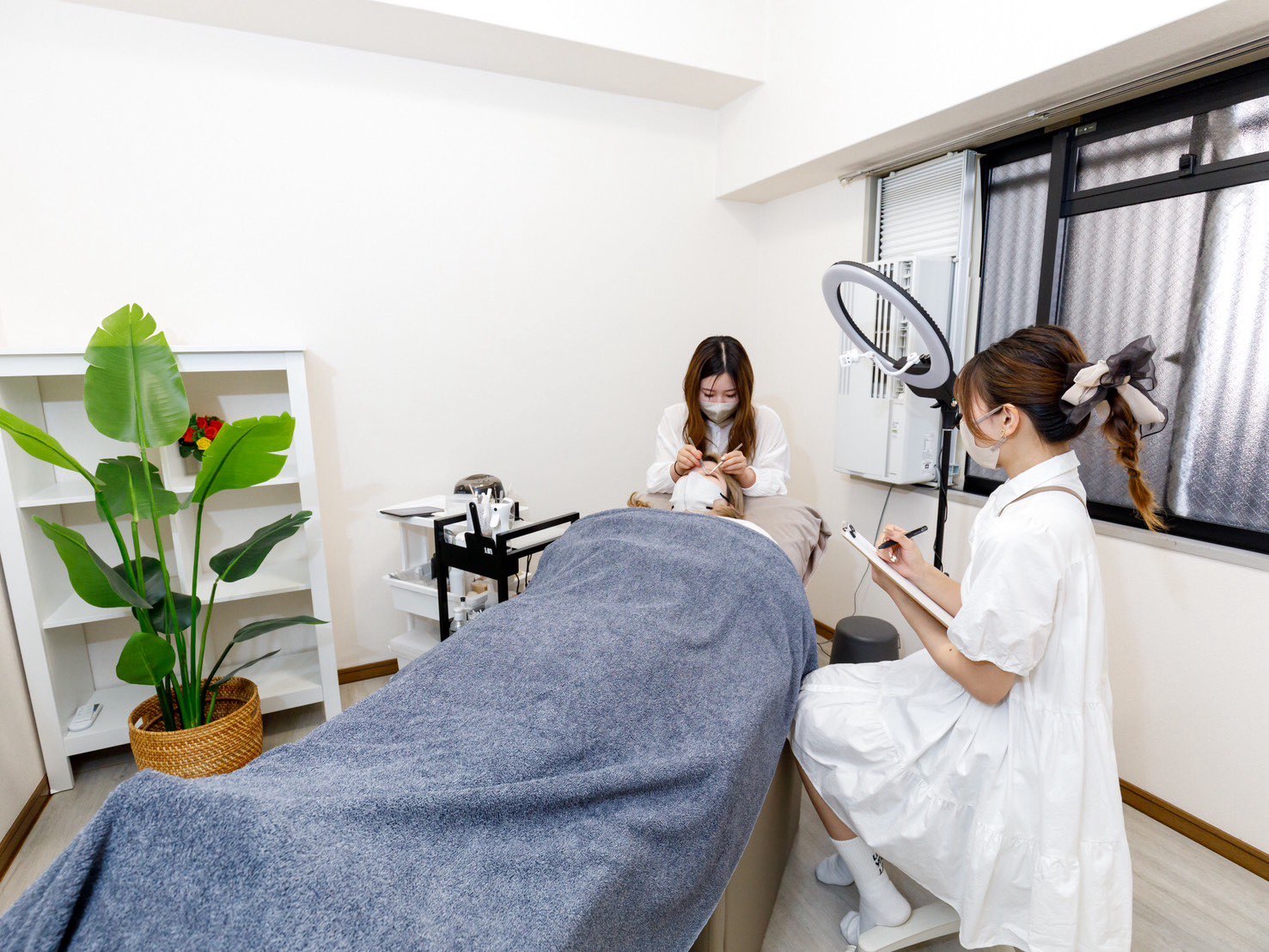 【寝屋川市駅】≪掛け持ちなし！≫≪カウンセリング重視≫≪18時閉店≫≪髪色ネイル自由≫≪人間関係も抜群≫OLさんや主婦の方に大人気のアットホームな働きやすいサロン「HARUHARU（ハルハル）」からアイリスト（アイデザイナー・まつ毛エクステ）の求人☆☆