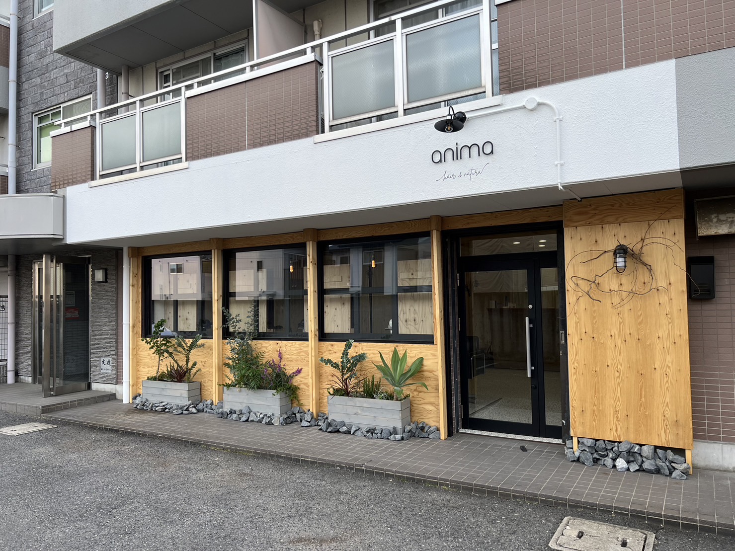 【泉大津駅】≪正社員・時短社員・パートOK≫≪社会保険完備≫≪実働8時間以下・19時までに退勤可能≫≪年末年始休暇7日/夏季休暇5日≫≪有給休暇あり≫≪ママさん・ブランクのある方歓迎≫高い技術とオシャレな空間が人気のサロン!メリハリをつけてお仕事を楽しめる環境です!「anima hair&natura(アニマヘアーアンドナチュラ)」からスタイリスト(美容師)の求人☆★