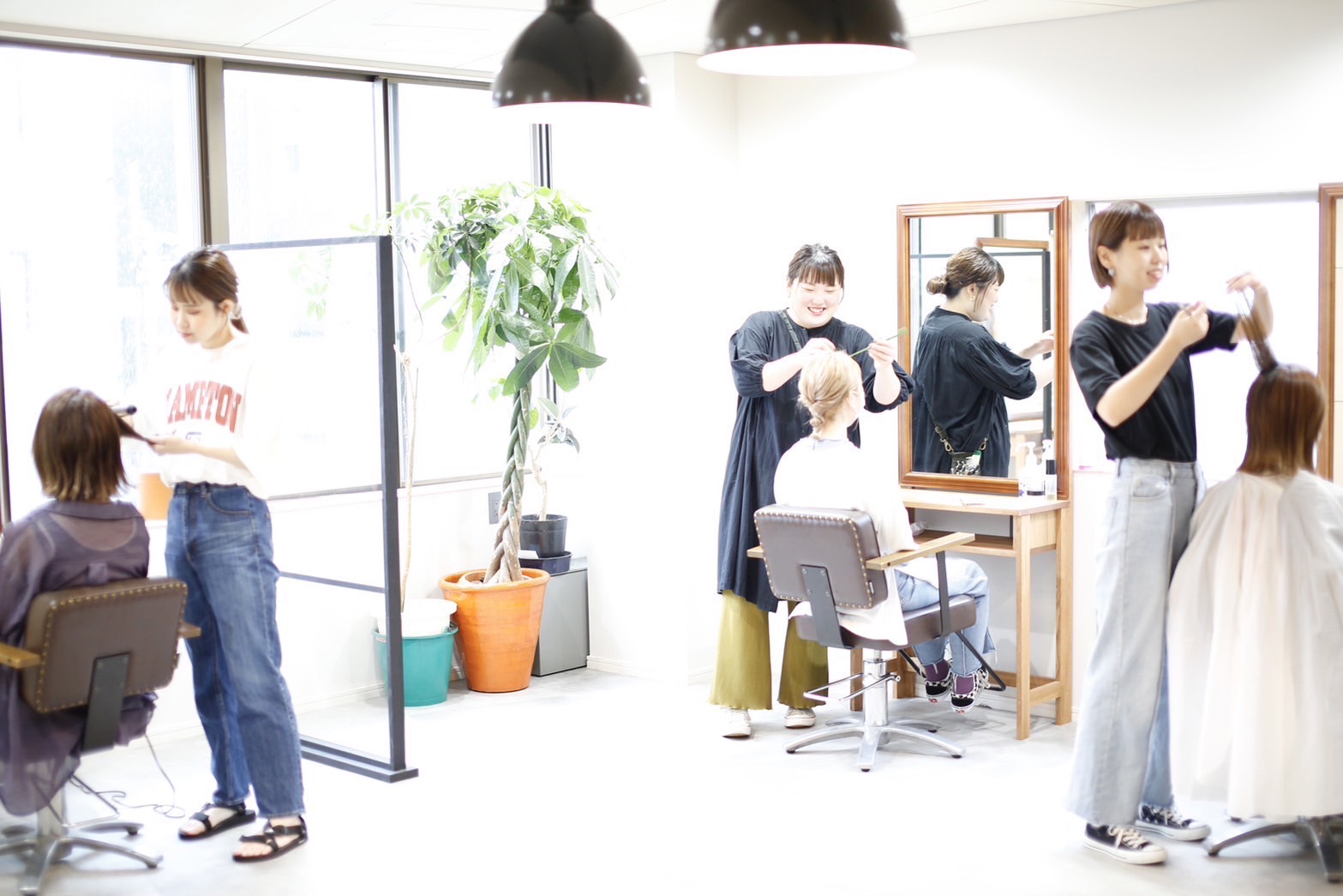 【JR元町】≪社会保険完備≫≪月1,2回日曜日休みOK≫≪完全週休2日≫≪賞与年2回あり≫スタッフさん皆さん楽しく働かれていますよ!美髪とデザインのハイブリットサロン「CUORE(クオーレ)」からアシスタント(美容師)の求人☆★☆