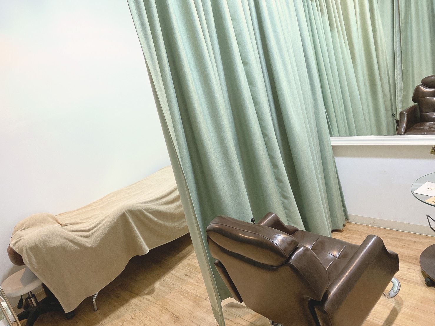 【常盤】≪月給25万円〜≫≪月8日休み≫≪社会保険完備≫入客チャンスあり!「愛と感謝」をコンセプトにお客様ともスタッフさんとも関わっていきます!美容師としての技術はもちろん、人間性も磨いていくことができますよ!「Bless HAIR Liebe店(ブレスヘアーリーベテン)」からスタイリスト(美容師)の求人☆★☆