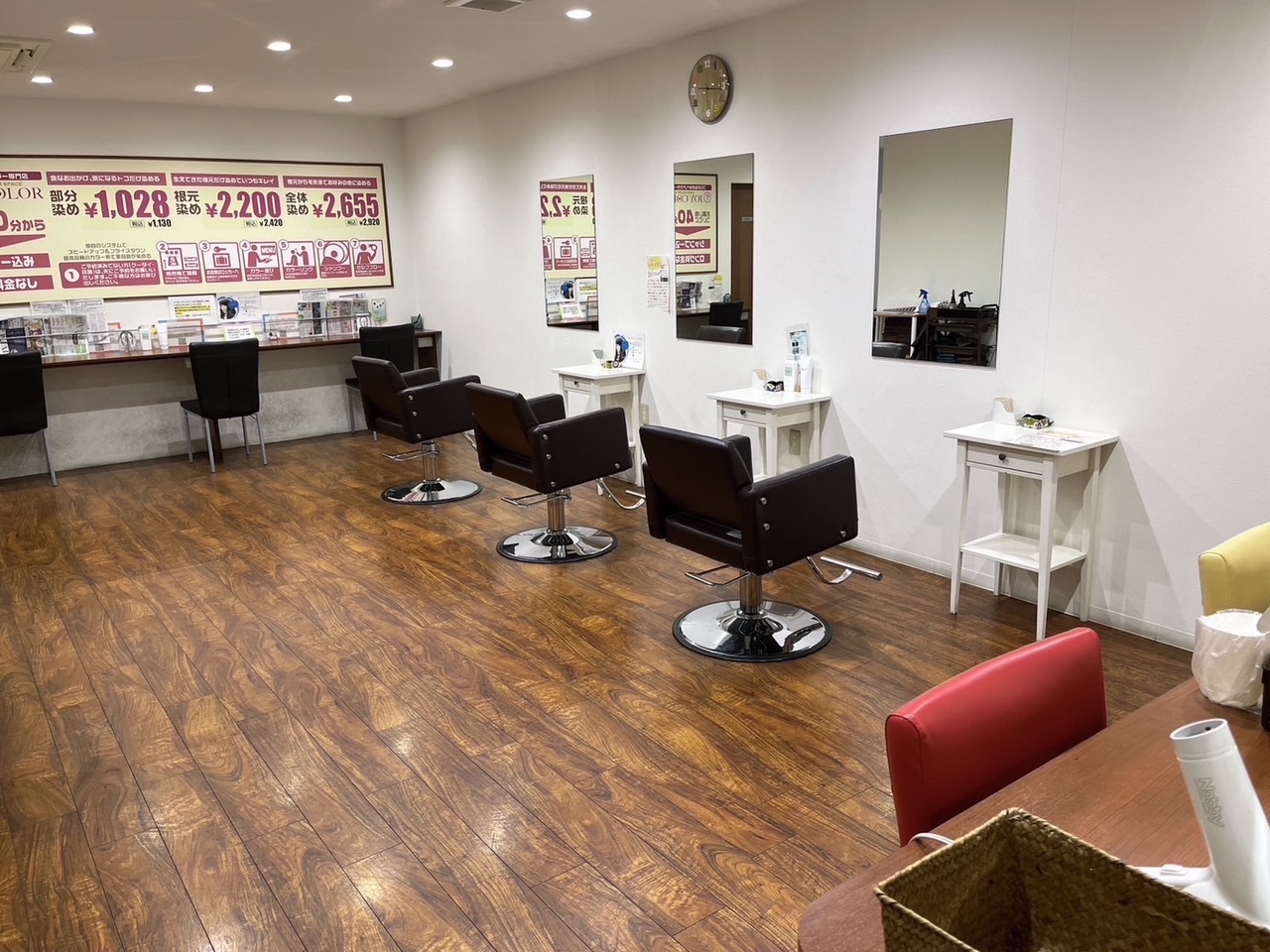 【二条城前】≪社会保険完備≫≪完全週休2日制≫≪週2日からOK≫準社員での勤務も可能!カットやブローは一切なしのカラー専門店!スタッフさん思いでプライベートも充実できる環境です「HAIR COLOR SPACE JOY COLOR(ヘアカラースペースジョイカラー)」からカラーリスト(美容師)の求人☆★