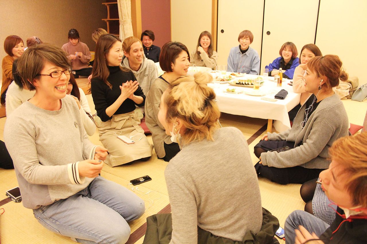 【深江】≪月給20〜23万円≫≪月8，9日休み≫≪社会保険完備≫レッスンウィッグ代半額会社負担などスタイリストになるためのカリキュラムや福利厚生が手厚く、働きやすさ抜群のサロン。地域で人気のサロンなので店舗売上歩合もあります！「Luxe（ルクス）」からアシスタント（美容師）の求人☆★