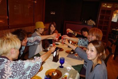 【富田】月給19万円スタート。夜もそこまで遅くなりませんよ！！長く働きやすい環境がココにはあります！地域のお客様と密に関わっていく、繋がりを大切にするサロンTETRA (テトラ)からアシスタント(美容師)の求人☆☆