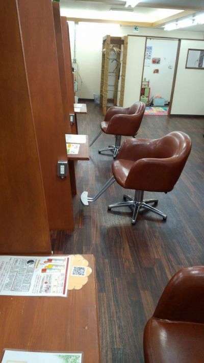 【御殿山】努力次第では2年でのデビューも可能！コンテストやヘアショーなど、サロンワーク以外で学べる環境がバッチリ！意欲的なスタッフさんと一緒にサロンを盛り上げていきましょう！「Duka W（デュッカダブリュー）」からアシスタント（美容師）の求人☆★☆