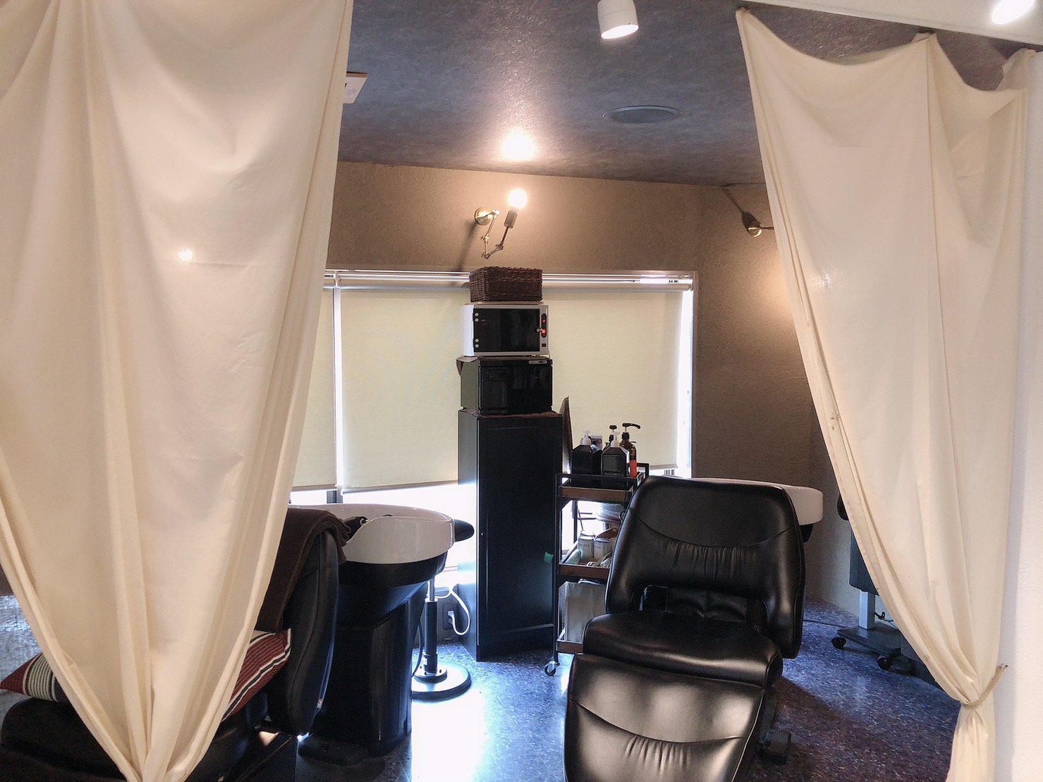 【中崎町】≪月15日~相談OK≫≪女性スタッフonly≫≪高単価サロン≫オシャレなカフェなどが並ぶ中崎町にあるプライベート面貸しサロン「mosmo(モスモ)」からスタイリスト(美容師)の求人☆☆