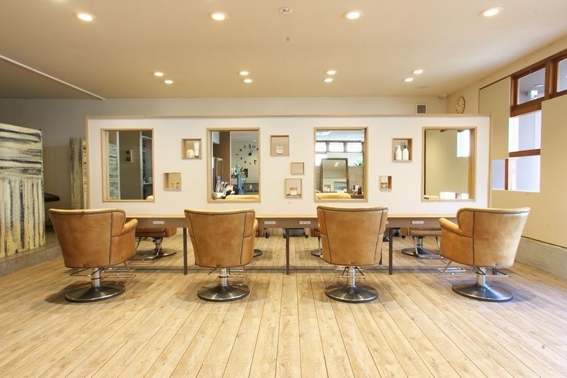 【水口石橋】≪第3日曜定休日≫≪月8～10日休み≫≪社会保険完備≫≪着付けも学べる≫≪営業時間内レッスン可能≫最短2年でデビュー可能です！週に1,2回レッスンスタジオでしっかりレッスンできるので着実にスキルアップしていける！平均退社時間18時30分～19時頃！「hair’s BEAU aRc（ヘアーズ ボウ アーク）」からアシスタント（美容師）の求人☆★☆