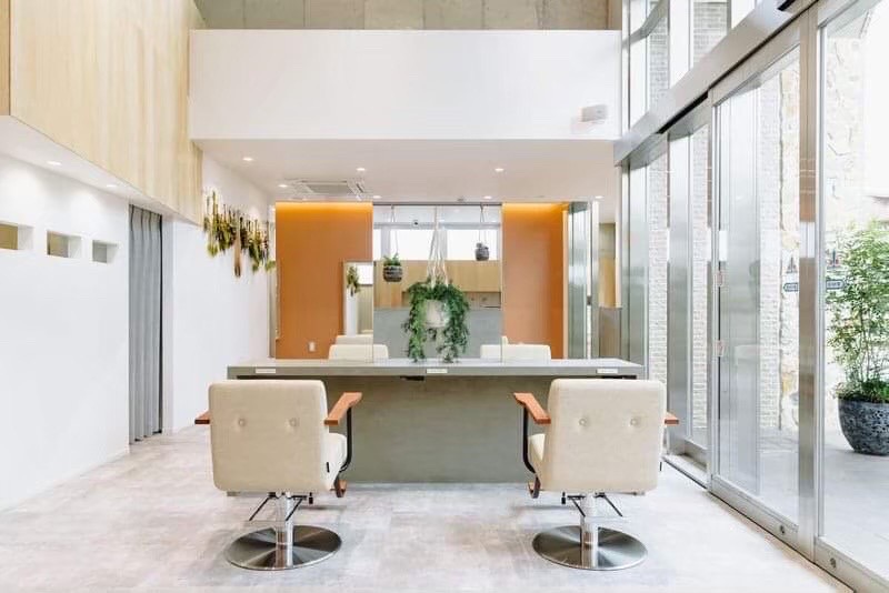 【守山駅】≪第3日曜定休日≫≪月8～10日休み≫≪社会保険完備≫≪着付けも学べる≫≪営業時間内レッスン可能≫最短2年でデビュー可能！週に1,2回レッスンスタジオでしっかりレッスンできるので着実にスキルアップしていけるサロン！平均退社時間18時30分～19時頃！「Rim hair’s BEAU group（リムヘアボウグループ）」からアシスタント（美容師）の求人☆★