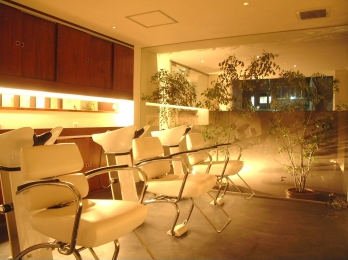 【西大路御池】■完全週休2日制■少人数制のプライベートサロンなので、ゆったりとお客様と関わっていくことができます。充実のサロンワークで一緒にに楽しく働いていきましょう！「agre able（アグレアーブル）」からスタイリスト（美容師）の求人☆★