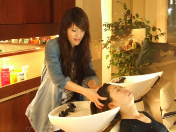 【西大路御池】■完全週休2日制■少人数制のプライベートサロンなので、ゆったりとお客様と関わっていくことができます。充実のサロンワークで一緒にに楽しく働いていきましょう！「agre able（アグレアーブル）」からスタイリスト（美容師）の求人☆★