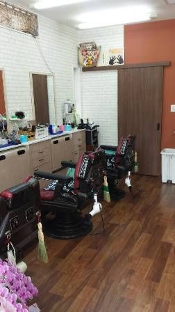 【春木】≪月給20万円〜≫地域で長年愛される町の理容室！理容技術の全てをしっかりと一から学ぶことが出来き、美容師からの転職も大歓迎！Barberふぁみりぃー（バーバーファミリー）から理容師（理容室）の求人★☆★