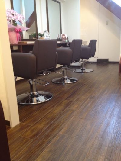 【東梅田】幅広い世代から支持をうけるサロンです。髪質改善をウリにしているプライベートサロンHair Design Clear (ヘアーデザイン　クリア)からスタイリスト(美容師)の求人☆★☆