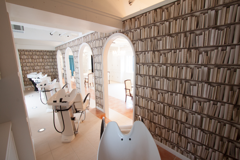 【烏丸御池】◇◆社会保険完備◆1年半のデビュー可能◆◇社員旅行や各種イベントも豊富!撮影などサロンワーク以外にも力を入れているので、幅広い分野で楽しく働いていくことができますよ♪Hair Studio ARS oike(ヘアー スタジオ アルス オイケ)からアシスタント(美容師)の求人★☆